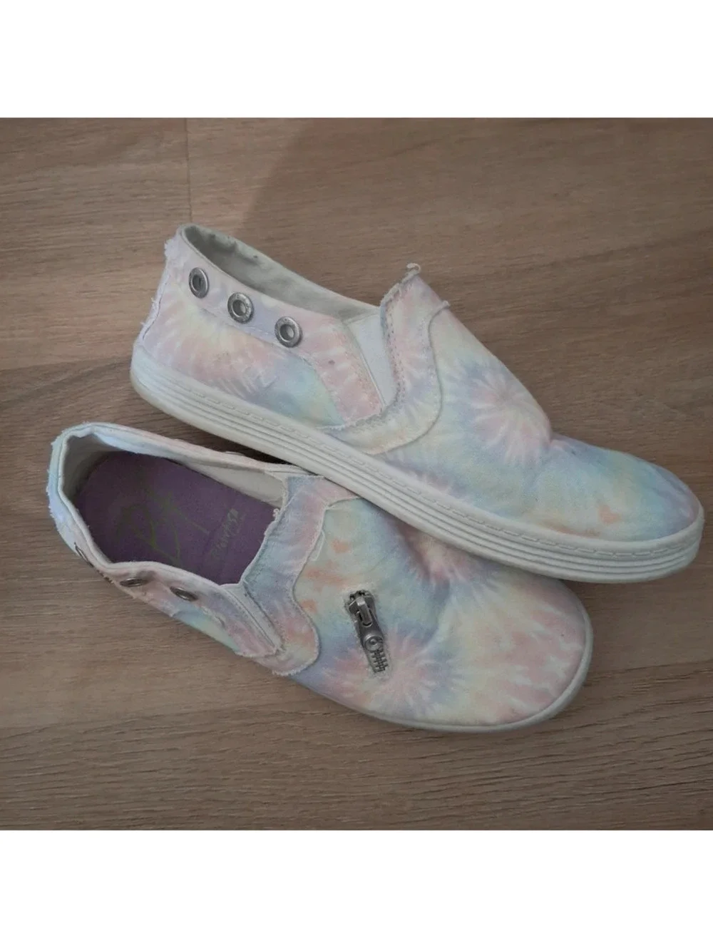 Blowfish Malibu Play Women's Slip On Sneakers | Pastel Canvas Shoes size 7.5